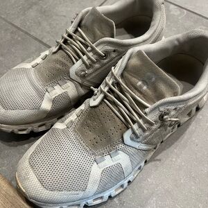 On Cloud 5 Women’s 7.5 Sneakers